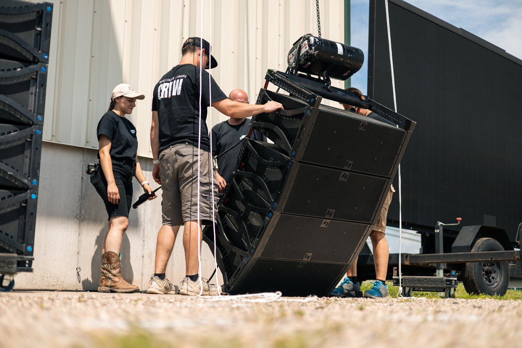 M3 crew deploying a line array system